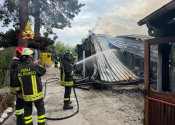 Divampa un incendio e distrugge un’osteria a Manoppello: nessun ferito