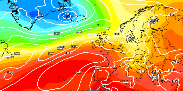 Secondo il modello americano GFS, questa sarà la situazione a 500 hpa attorno alle ore 14:00 di Domenica 3 Agosto. Sull'Abruzzo giornata con cielo poco nuvoloso al mattino, mentre degli addensamenti e qualche rovescio sulle aree interne potranno essere presenti
