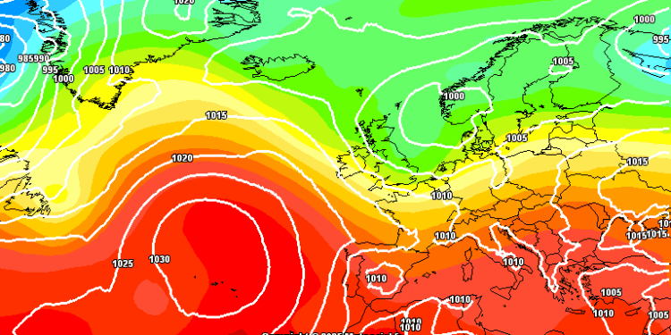 La situazione secondo il modello americano GFS per le ore 14:00 di Domenica 6 Luglio. Si notano correnti più fresche di natura atlantica fin sul nord Italia. In Abruzzo condizioni di cielo poco nuvoloso per l'intera giornata con temperature prettamente estive (+21/+22°c ad 50 hpa)