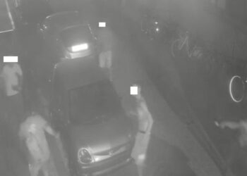 Extracomunitario aggredisce minorenne e, con la sua gang, picchia i ragazzi che l’avevano difesa: 4 denunciati