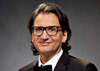 Ai Cantieri dell’Immaginario Roberto Molinelli con l’ISA per Rock Sinfonico