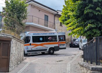 Accoltella il nipote tossicodipendente violento, è grave: riflettori su un caso sociale fuori controllo