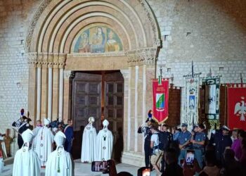 Il cardinale Parolin ha aperto la Porta Santa della 731esima Perdonanza Celestiniana