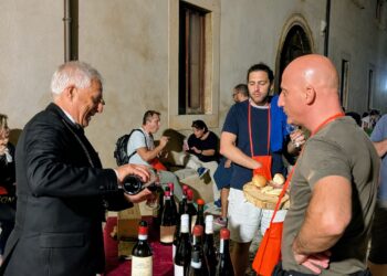 “Gironi Divini” fa il pieno a Tagliacozzo: un successo la prima serata, questa sera spazio al Cerasuolo e vini in anfora