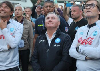Seconda giornata di ritiro del Napoli a Castel di Sangro: autografi e fuochi d’artificio per mister Conte