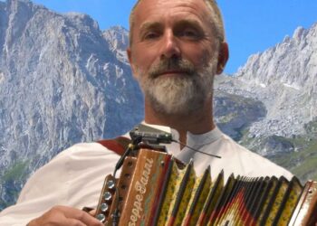 Roppoppò il cantastorie in concerto con la Roppo Band a Taranta Peligna