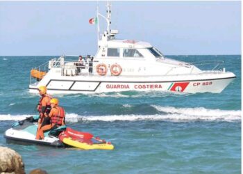 Salvataggio notturno a Pescara Sud: bagnino degli Angeli del Mare salva 3 ragazzi in difficoltà