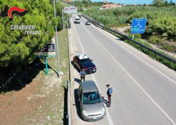 Furti, rapine e scippi lungomare: arrestati due banditi