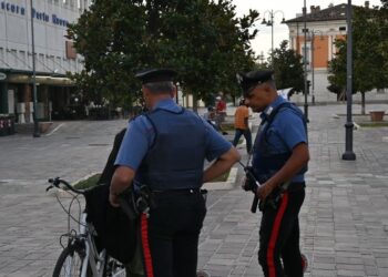 Senzatetto ubriachi e molesti, controlli dei carabinieri: identificate 602 persone, di cui 15 cittadini stranieri