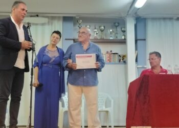 Il Francavilla Urban Festival chiude Thaumazein, oltre tremila presenze per la  rassegna culturale culturale  Francavilla al Mare. "Serata bellissima per la chiusura del mio quarto Thaumazein. Ringrazio Bruno La Selva, presidente dell’associazione Alento per la meravigliosa ospitalità". Così il critico d’arte e letterario Massimo Pasqualone in occasione della conclusione del Festival Thaumazein, svoltosi a Francavilla al Mare nel giardinetto di via Zara. Il Festival, che ha registrato più di 3 mila presenze nel centro rivierasco, si è chiuso con il Francavilla Urban Festival, Festival internazionale di poesia e narrativa, condotto da Orietta Spera. Oltre alla madrina Mena Palumbo ci sono stati diversi ospiti di rilievo sia a livello locale che nazionale ed internazionale tra cui il comico e doppiatore Marco Papa, l’artista Diego Carchesio, Nex, Stanislao Liberatore e Roberto Montoya. La rassegna, che si è articolata dal 9 luglio al 20 agosto scorsi, è stata organizzata dalle associazioni Alento e Irdidestinazionearte, in collaborazione con i club Kiwanis Chieti-Pescara, Kiwanis Francavilla Costa dei Trabocchi e Kiwanis Medio Adriatico. Il Festival si è svolto regolarmente ogni mercoledì ed ha visto passare molti ospiti tra cui, nelle ultime settimane, il docente Antonio Teti ed il giornalista Mediaset Giammarco Menga.