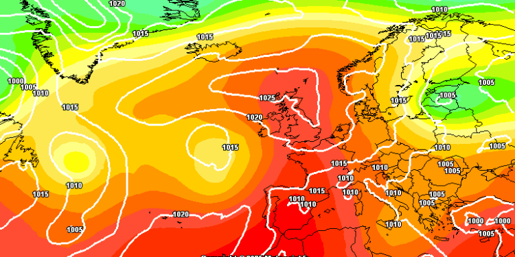 Ecco la situazione a 500 hpa secondo il modello americano GFS la quale vede delle correnti dai quadranti nord orientali ed orientati su dell'instabilità. In Abruzzo, dopo una giornata abbastanza buona, potranno essere presenti dei rovesci anche a carattere temporalesco sulle aree interne