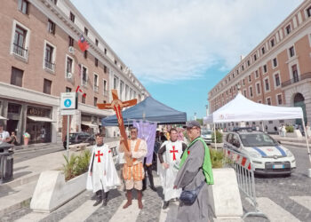 Il cammino di Margherita d’Austria attraversa l’Abruzzo e commuove Roma: la Madama varca la Porta santa