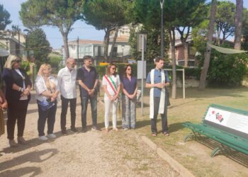 Inaugurate a Giulianova tre panchine con targhe per promuovere la conoscenza della sindrome PANS/PANDAS