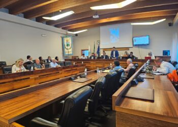 Il Consiglio di Roseto approva il nuovo regolamento: polemica e abbandono dell’aula da parte della minoranza