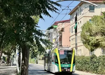 Strada parco, da oggi al via il servizio filobus con passeggeri: dopo 30 anni di attesa