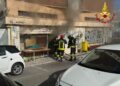 Incendio in un magazzino di via Misticoni: intervento dei Vigili del Fuoco a Pescara