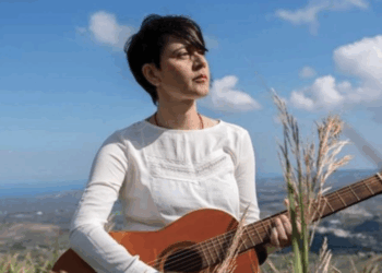 La cantautrice Lara Molino al teatro “Rossetti” di Vasto con “Ti vuije dice”