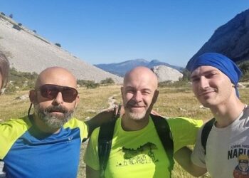 I Solisti Aquilani, a piedi, uniscono i due versanti del Gran Sasso d’Italia