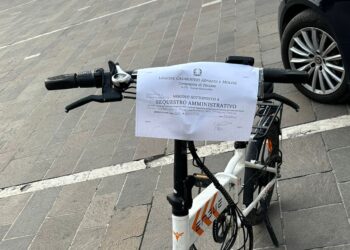 Bicicletta elettrica modificata, trasformata in un ciclomotore: sequestrata dai carabinieri