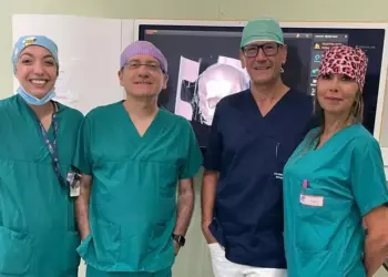 Grosso tumore alla testa a 21 anni, i medici abruzzesi gli ricostruiscono cranio e orbita oculare