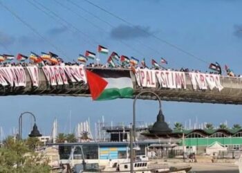 L’Abruzzo si mobilita per la pace Gaza: a Pescara centinaia di persone sul ponte del Mare