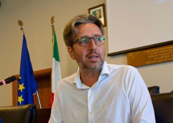 “Case Colorate”, il sindaco Nugnes risponde alle polemiche: “Lavoriamo per risolvere un problema ereditato”