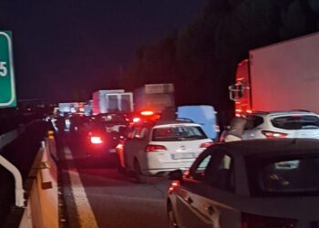 Assalto da film sull’A14: spari, chiodi sull’asfalto e inseguimento dopo il colpo a un portavalori