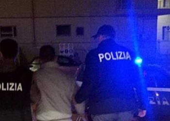 Con coltello e cacciavite in giro per la città: arrestato 21enne nordafricano