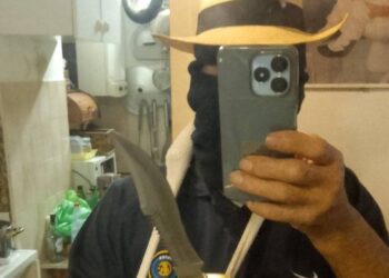 Clelia, uccisa a colpi di pistola in strada: l’assassino con passamontagna e coltelli sui social