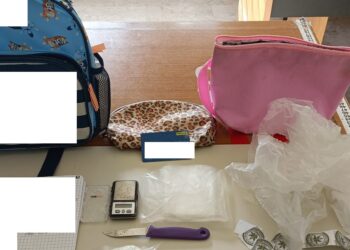 Agli arresti domiciliari nasconde droga in uno zainetto, arrestato 30enne
