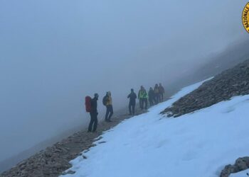 Due escursioniste sorprese dalla nebbia sul Gran Sasso perdono l’orientamento: salvate dal Soccorso Alpino