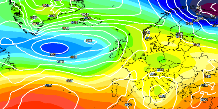 Secondo il modello europeo ECMWF, la giornata di Domenica, potrà vedere questa situazione con una depressione afro mediterranea la quale potrà dare luogo a delle precipitazioni sulla nostra regione