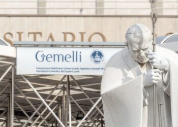 Quindicenne ustionato a Tagliacozzo lotta in un letto d’ospedale: in prognosi riservata al Gemelli