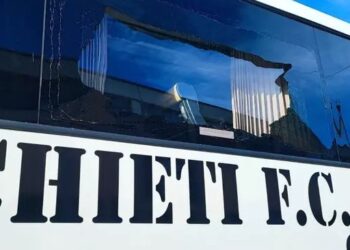 Sassi contro il bus del Chieti Calcio, indaga la Digos