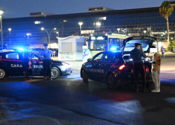 Tenta due furti in poche ore nei negozi del centro: denunciato 49enne