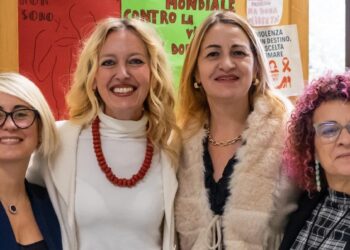 Incontro con gli studenti sull’importanza di dire no, un argine alla pressione dei pari