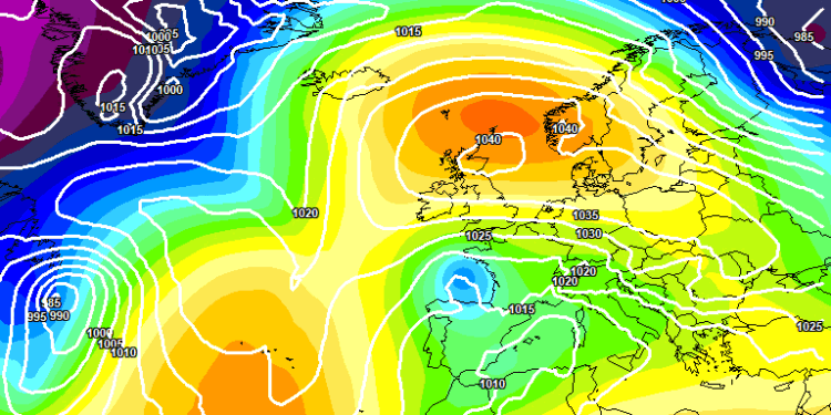 La situazione a 500 hpa vista dal modello europeo ECMWF per il giorno di Natale. Possibili dei rovesci sparsi e temperature in diminuzione (+2°c ad 850 hpa)