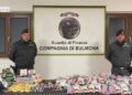 Sulmona, sequestrati oltre 2.500 prodotti contraffatti durante un controllo della Finanza