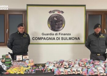 Sulmona, sequestrati oltre 2.500 prodotti contraffatti durante un controllo della Finanza