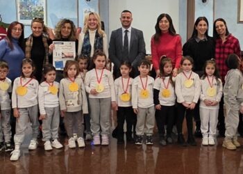 Gli alunni della scuola dell’infanzia Lodi incontrano gli anziani ospiti della casa albergo La Pineta