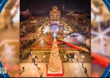 Gli addobbi natalizi di Avezzano incantano l’Italia, in diretta su Rai 1 la piazza vestita a festa
