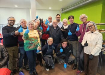 Pignoli alla mensa della Caritas per servire il pranzo di Natale ai meno fortunati