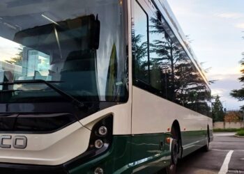 Mobilità all’Aquila: in servizio i primi autobus elettrici acquistati con fondi PNRR