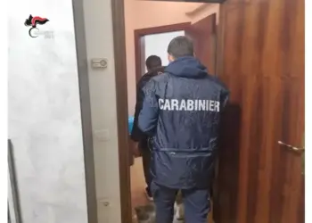 Truffe online, carabinieri abruzzesi scoprono tra Pisa e Firenze una centrale dello smishing