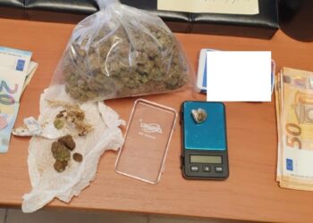 Trasforma il suo suv in un market della droga su ruote: arrestato 27enne