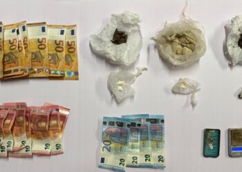 In casa un bazar della droga, blitz della polizia: arrestato 30enne