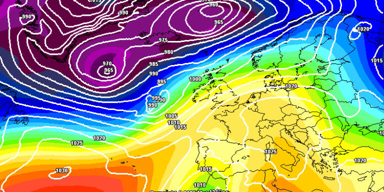 A 500 hpa, il modello americano GFS vede sempre il campo anticiclonico ben disposto sull'Italia. In Abruzzo, tempo stabile e soleggiato per l'intera giornata