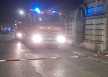 Morto tra le fiamme, mistero sull’uomo trovato carbonizzato nella ex Posta: servirà il Dna