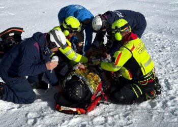 Incidente sulle piste da sci a Roccaraso, intervengono i soccorritori della polizia e l’elisoccorso