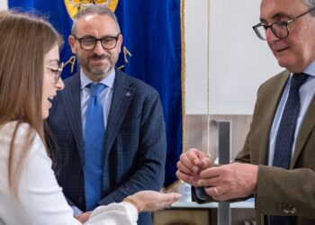 Cerimonia delle spillette: il benvenuto a neoassunte e neoassunti dell’Università dell’Aquila